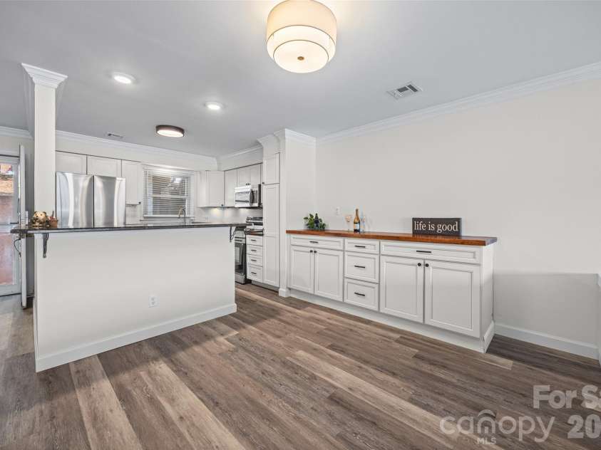 7332 Lakefront Drive, Charlotte, NC 28278.  MLS# CAR4394925, YatesRealty ID 10632. 