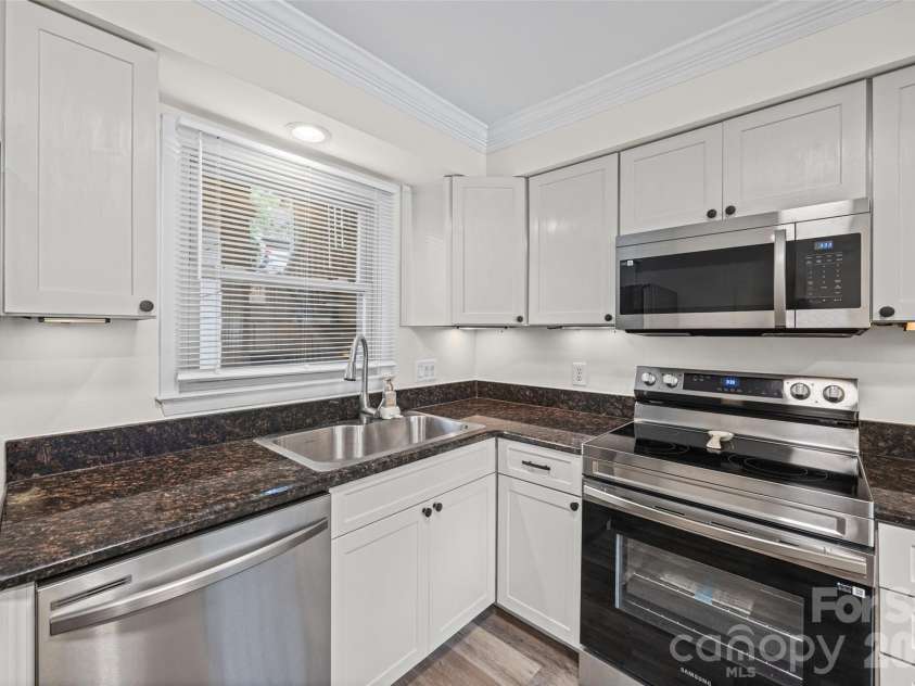 7332 Lakefront Drive, Charlotte, NC 28278.  MLS# CAR4394925, YatesRealty ID 10632. 