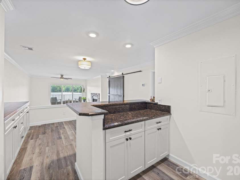 7332 Lakefront Drive, Charlotte, NC 28278.  MLS# CAR4394925, YatesRealty ID 10632. 