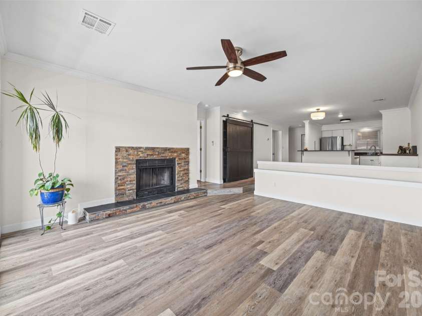7332 Lakefront Drive, Charlotte, NC 28278.  MLS# CAR4394925, YatesRealty ID 10632. 