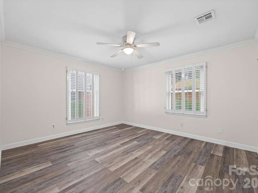 7332 Lakefront Drive, Charlotte, NC 28278.  MLS# CAR4394925, YatesRealty ID 10632. 