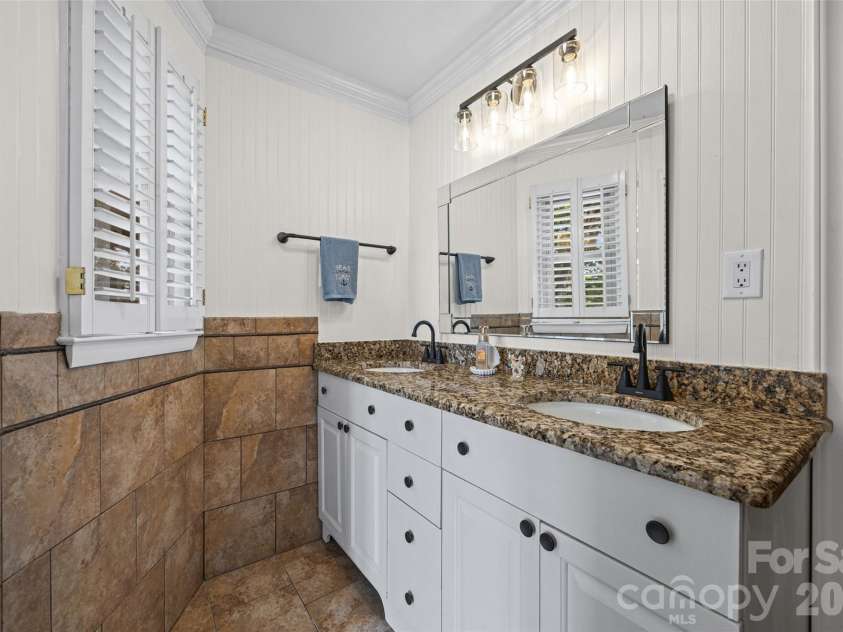 7332 Lakefront Drive, Charlotte, NC 28278.  MLS# CAR4394925, YatesRealty ID 10632. 