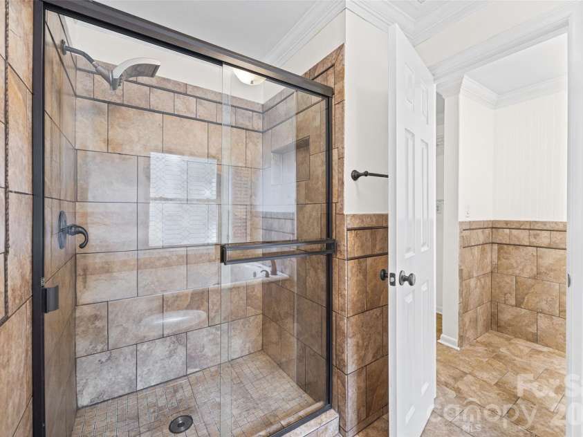 7332 Lakefront Drive, Charlotte, NC 28278.  MLS# CAR4394925, YatesRealty ID 10632. 