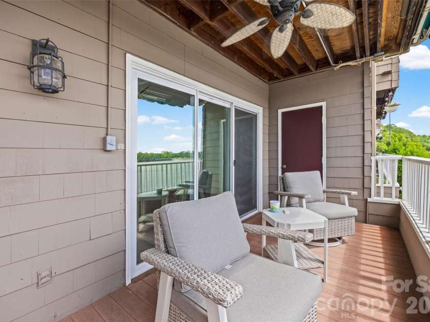7332 Lakefront Drive, Charlotte, NC 28278.  MLS# CAR4394925, YatesRealty ID 10632. 