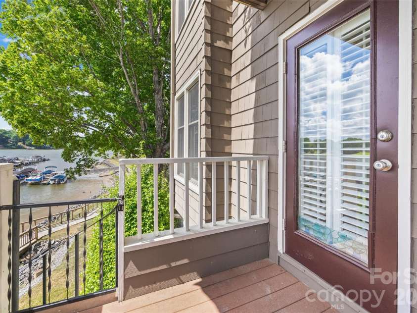 7332 Lakefront Drive, Charlotte, NC 28278.  MLS# CAR4394925, YatesRealty ID 10632. 