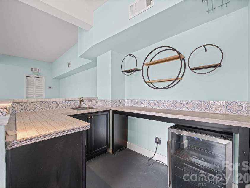 7332 Lakefront Drive, Charlotte, NC 28278.  MLS# CAR4394925, YatesRealty ID 10632. 