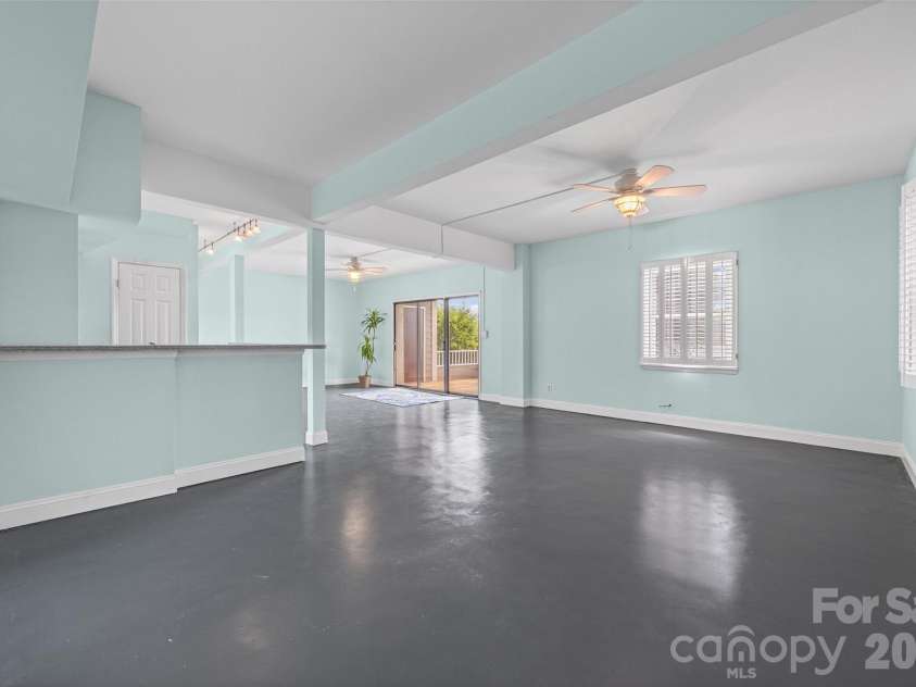 7332 Lakefront Drive, Charlotte, NC 28278.  MLS# CAR4394925, YatesRealty ID 10632. 