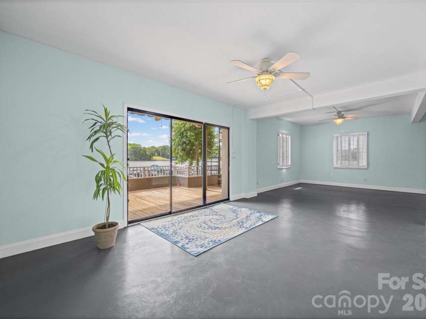 7332 Lakefront Drive, Charlotte, NC 28278.  MLS# CAR4394925, YatesRealty ID 10632. 