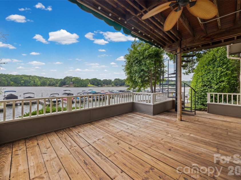 7332 Lakefront Drive, Charlotte, NC 28278.  MLS# CAR4394925, YatesRealty ID 10632. 
