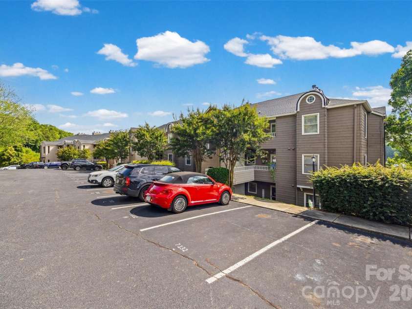 7332 Lakefront Drive, Charlotte, NC 28278.  MLS# CAR4394925, YatesRealty ID 10632. 