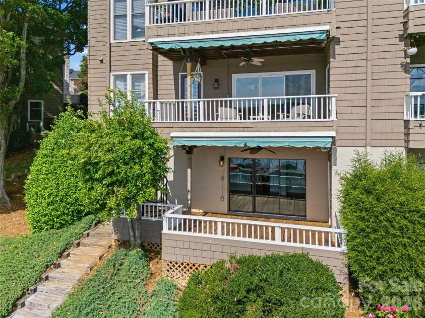 7332 Lakefront Drive, Charlotte, NC 28278.  MLS# CAR4394925, YatesRealty ID 10632. 