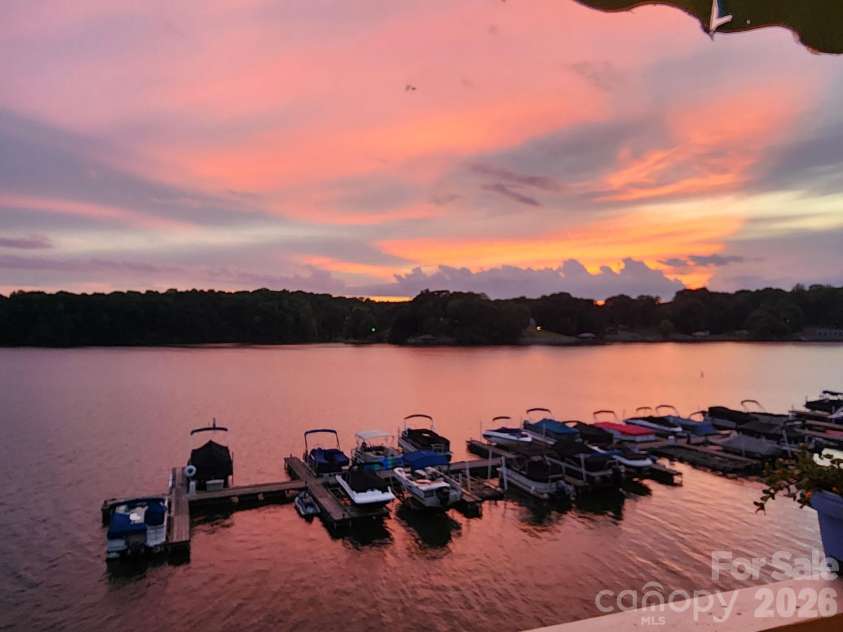 7332 Lakefront Drive, Charlotte, NC 28278.  MLS# CAR4394925, YatesRealty ID 10632. Panoramic sunset views