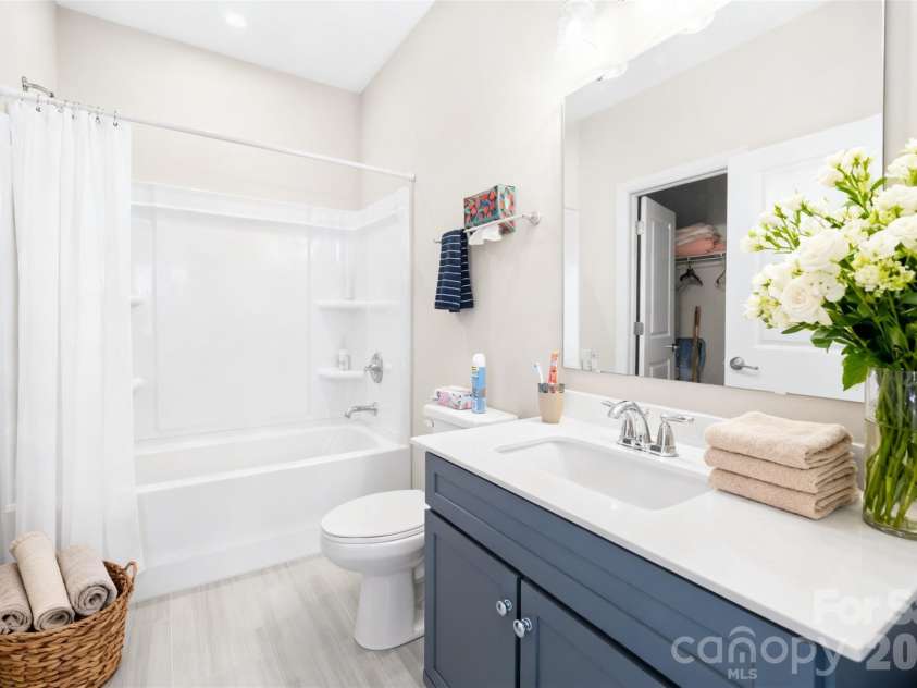 4008 Pinot Way, Fort Mill, SC 29707.  MLS# CAR4344063, YatesRealty ID 10634. Ensuite Bathroom