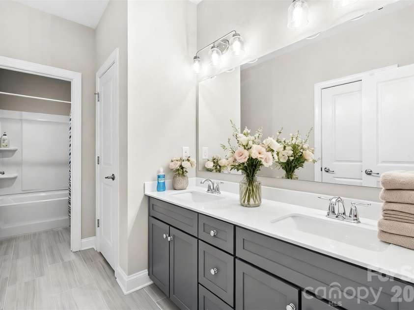 4008 Pinot Way, Fort Mill, SC 29707.  MLS# CAR4344063, YatesRealty ID 10634. Ensuite bathroom