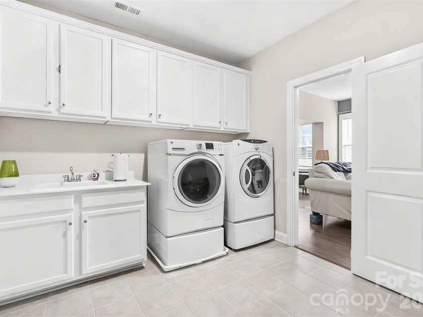 4008 Pinot Way, Fort Mill, SC 29707.  MLS# CAR4344063, YatesRealty ID 10634. Laundry room access from primary bedroom and loft