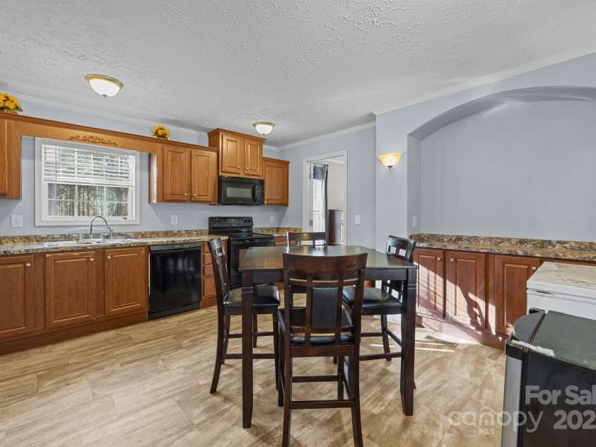 1266 Scott Road, Kershaw, SC 29067.  MLS# CAR4238168, YatesRealty ID 10635. Kitchen and Dining