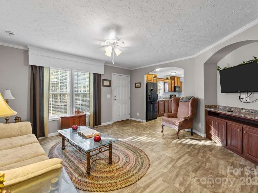 1266 Scott Road, Kershaw, SC 29067.  MLS# CAR4238168, YatesRealty ID 10635. Living Room