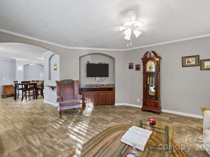 1266 Scott Road, Kershaw, SC 29067.  MLS# CAR4238168, YatesRealty ID 10635. Living Room