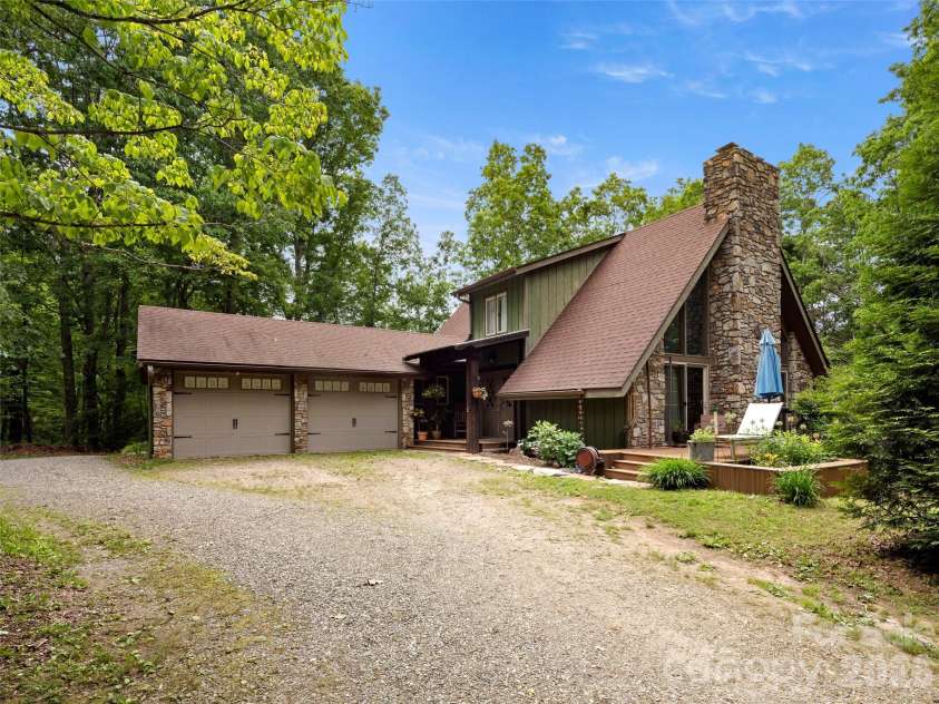 756 Pole Creasman Road, Asheville, NC 28806.  MLS# CAR4350196, YatesRealty ID 10636. 