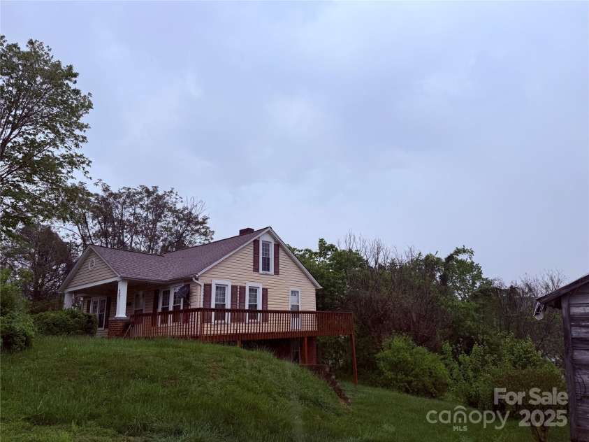 507 Jennings Street, Lenoir, NC 28645.  MLS# CAR4249734, YatesRealty ID 10637. 