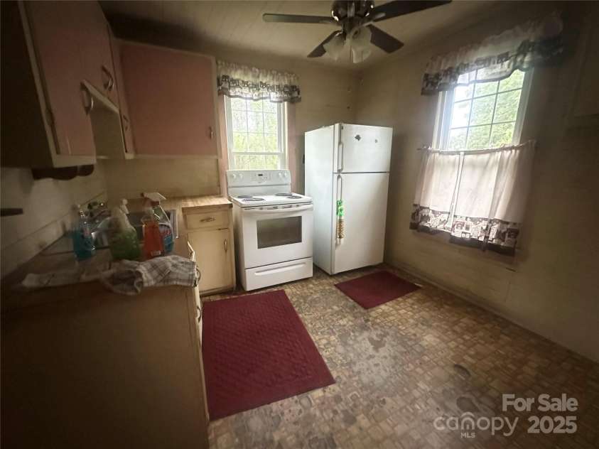 507 Jennings Street, Lenoir, NC 28645.  MLS# CAR4249734, YatesRealty ID 10637. 