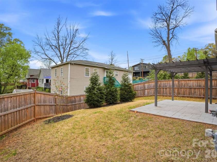 306 Lima Avenue, Charlotte, NC 28208.  MLS# CAR4363414, YatesRealty ID 10638. 
