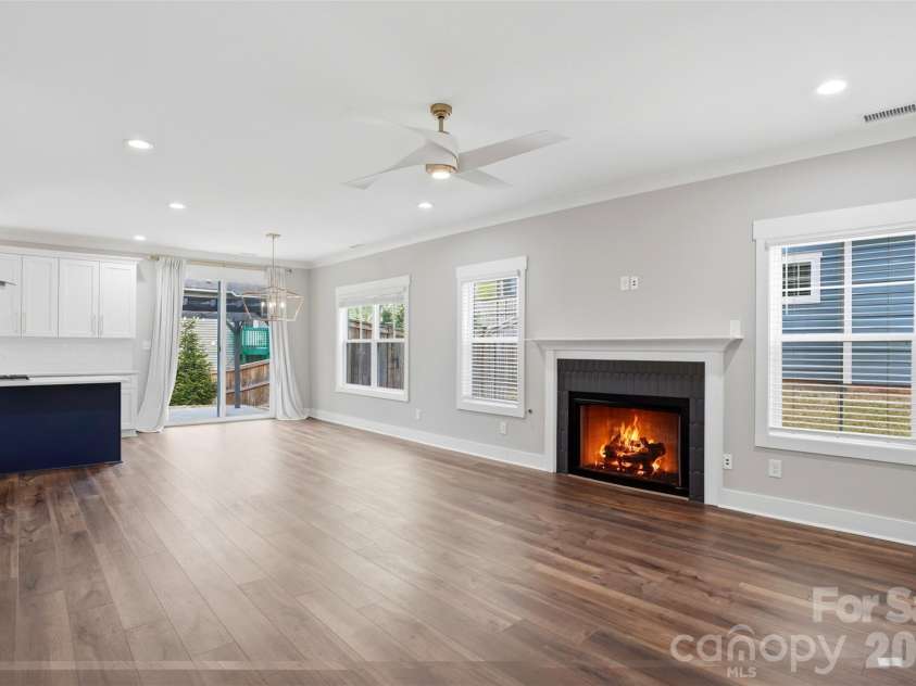 306 Lima Avenue, Charlotte, NC 28208.  MLS# CAR4363414, YatesRealty ID 10638. Beautiful open floorplan