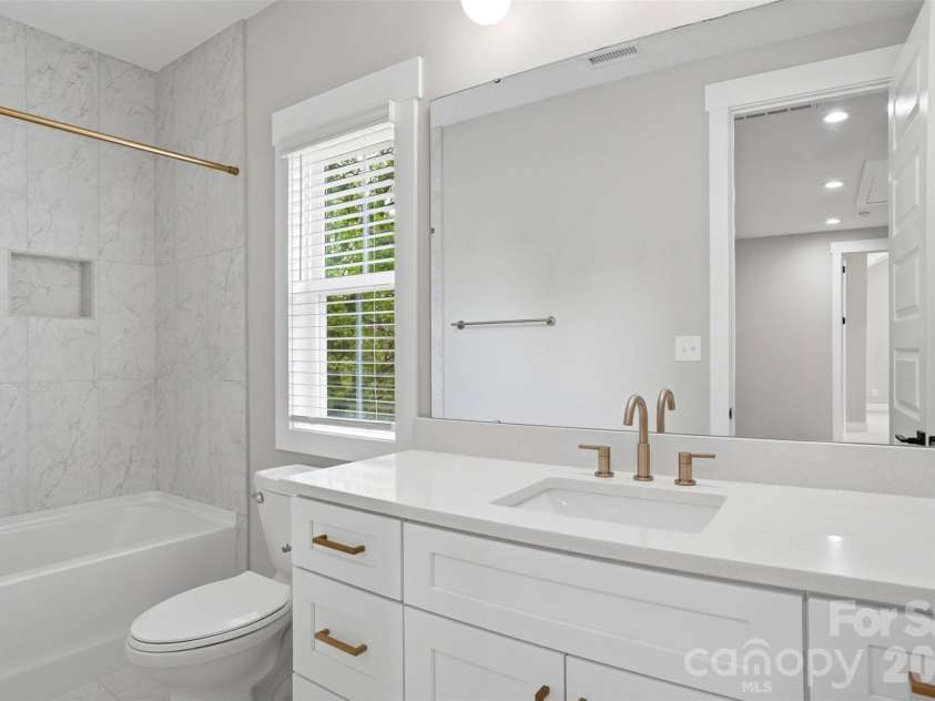 306 Lima Avenue, Charlotte, NC 28208.  MLS# CAR4363414, YatesRealty ID 10638. Contemporary brass pulls