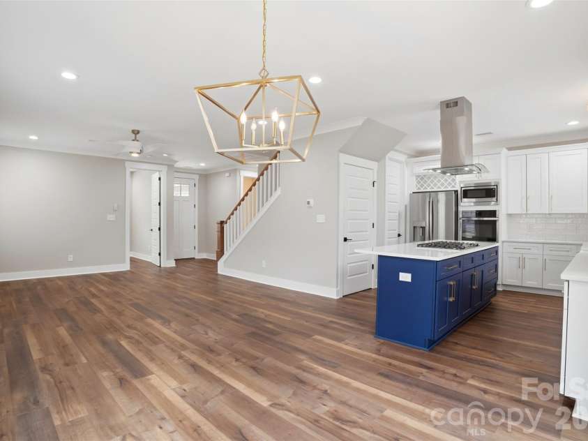 306 Lima Avenue, Charlotte, NC 28208.  MLS# CAR4363414, YatesRealty ID 10638. Custon lighting