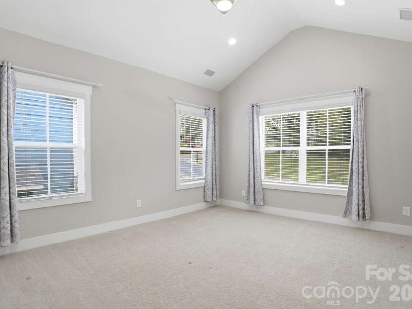 306 Lima Avenue, Charlotte, NC 28208.  MLS# CAR4363414, YatesRealty ID 10638. Vaulted ceilings in primary