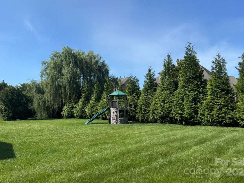 9825 Ardrey Woods Drive, Charlotte, NC 28277.  MLS# CAR4322315, YatesRealty ID 10638. Backyard