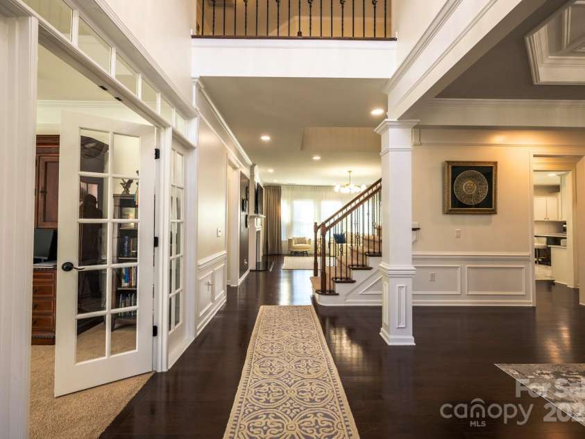9825 Ardrey Woods Drive, Charlotte, NC 28277.  MLS# CAR4322315, YatesRealty ID 10638. Foyer
