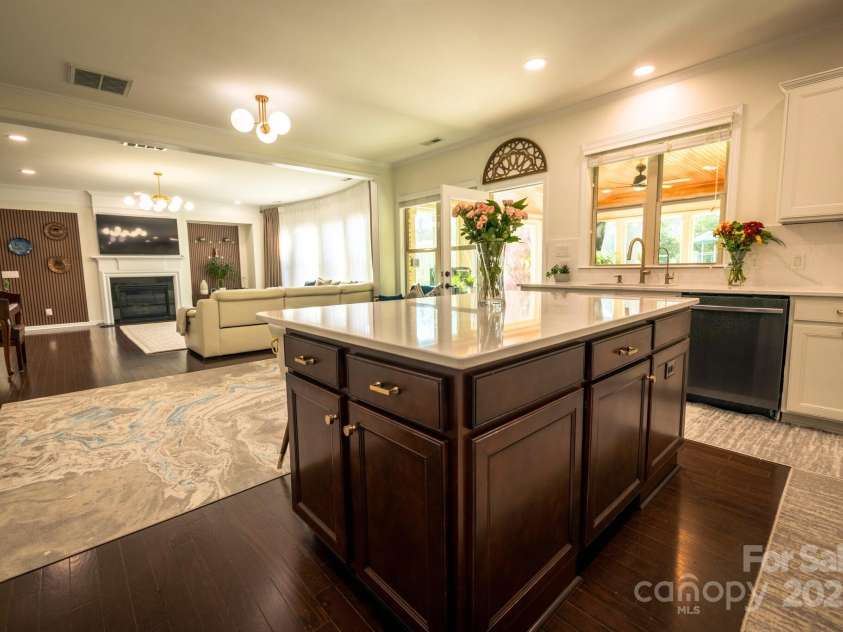 9825 Ardrey Woods Drive, Charlotte, NC 28277.  MLS# CAR4322315, YatesRealty ID 10638. Kitchen