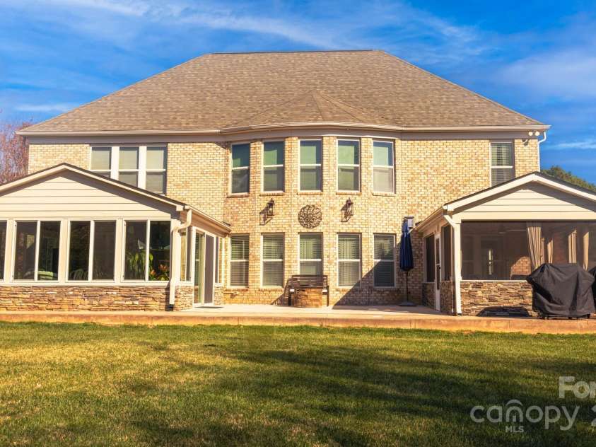 9825 Ardrey Woods Drive, Charlotte, NC 28277.  MLS# CAR4322315, YatesRealty ID 10638. Rear