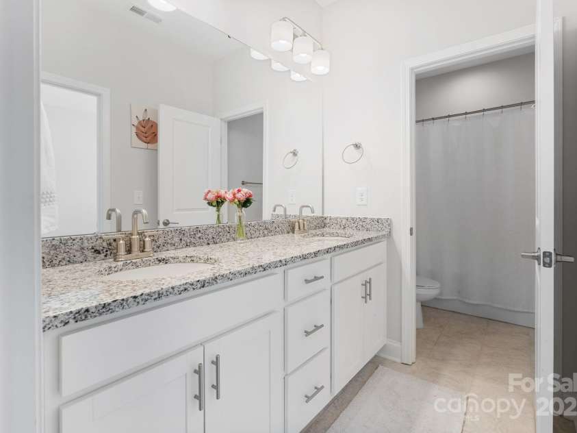 1047 Chalet Lane, Indian Land, SC 29707.  MLS# CAR4250186, YatesRealty ID 10639. Jack-and-Jill spacious bathroom.