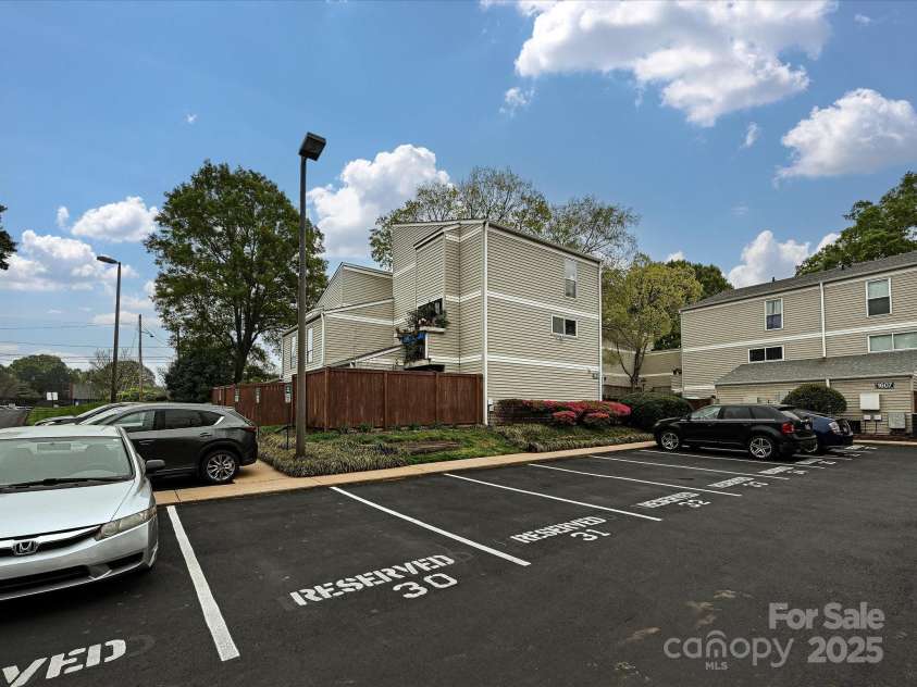 1615 Merry Oaks Road, Charlotte, NC 28205.  MLS# CAR4241209, YatesRealty ID 10640. Assigned Parking