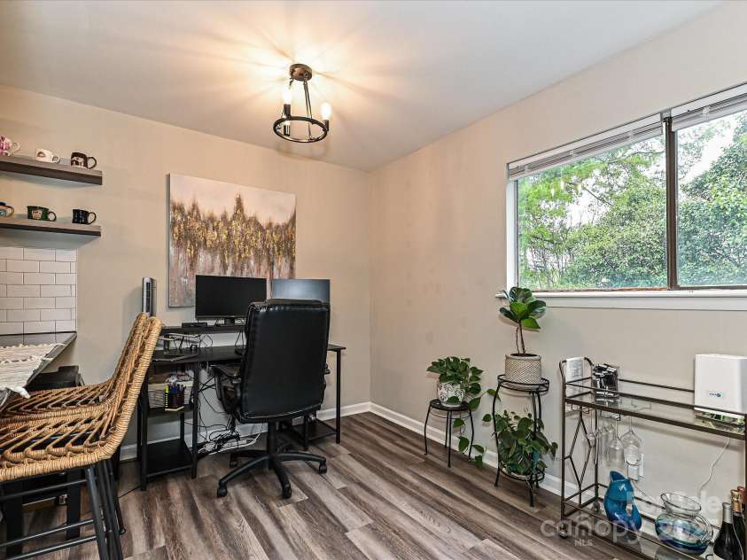 1615 Merry Oaks Road, Charlotte, NC 28205.  MLS# CAR4241209, YatesRealty ID 10640. Dining Area