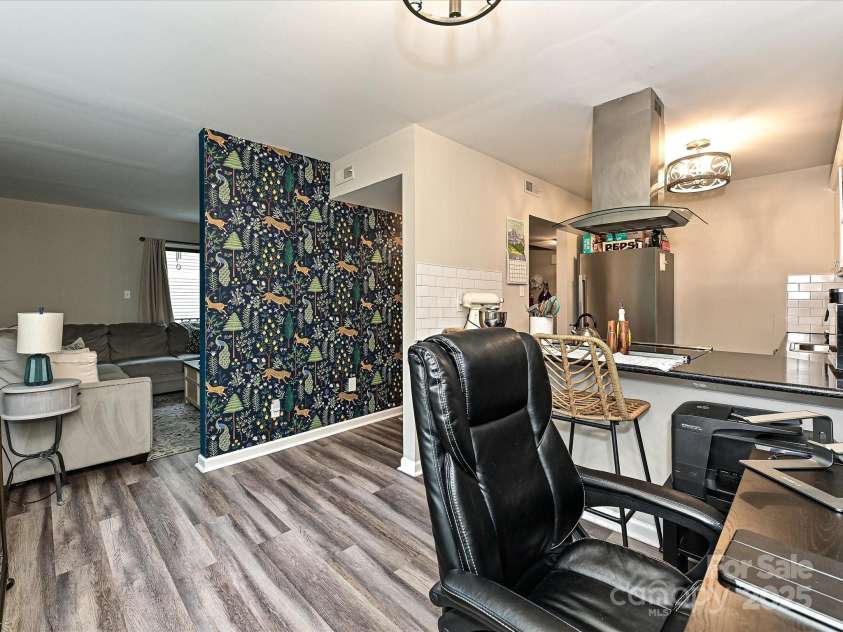 1615 Merry Oaks Road, Charlotte, NC 28205.  MLS# CAR4241209, YatesRealty ID 10640. Dining Area