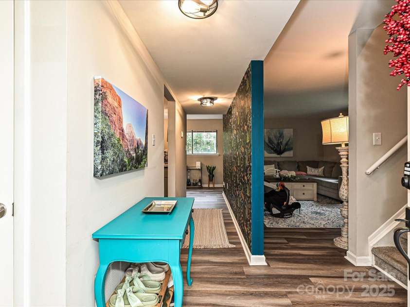 1615 Merry Oaks Road, Charlotte, NC 28205.  MLS# CAR4241209, YatesRealty ID 10640. Foyer