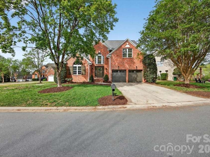 2321 Oberwood Drive, Charlotte, NC 28270.  MLS# CAR4343347, YatesRealty ID 10640. 