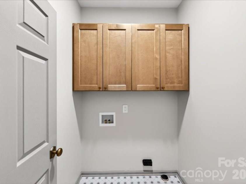 2321 Oberwood Drive, Charlotte, NC 28270.  MLS# CAR4343347, YatesRealty ID 10640. Main level laundry room