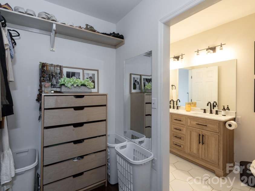 1305 Morningside Drive, Charlotte, NC 28205.  MLS# CAR4364091, YatesRealty ID 10642. Closet/Bath View