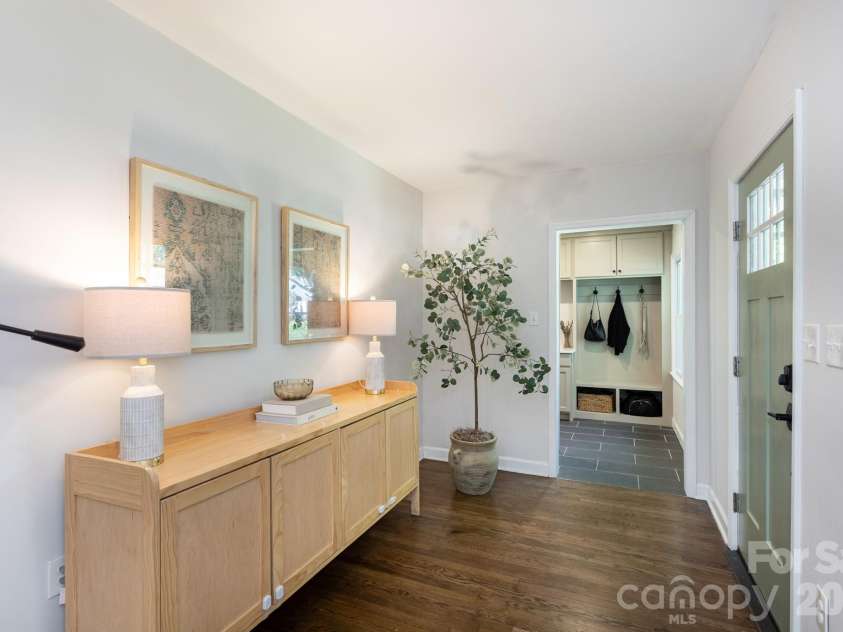 1305 Morningside Drive, Charlotte, NC 28205.  MLS# CAR4364091, YatesRealty ID 10642. Foyer