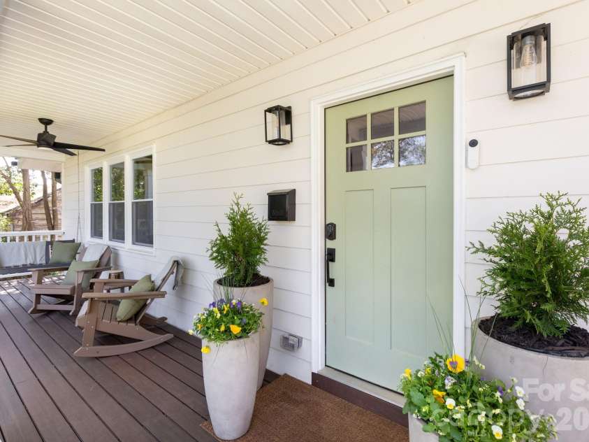 1305 Morningside Drive, Charlotte, NC 28205.  MLS# CAR4364091, YatesRealty ID 10642. Front Entry