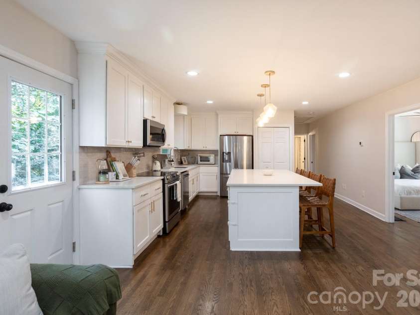 1305 Morningside Drive, Charlotte, NC 28205.  MLS# CAR4364091, YatesRealty ID 10642. Kitchen