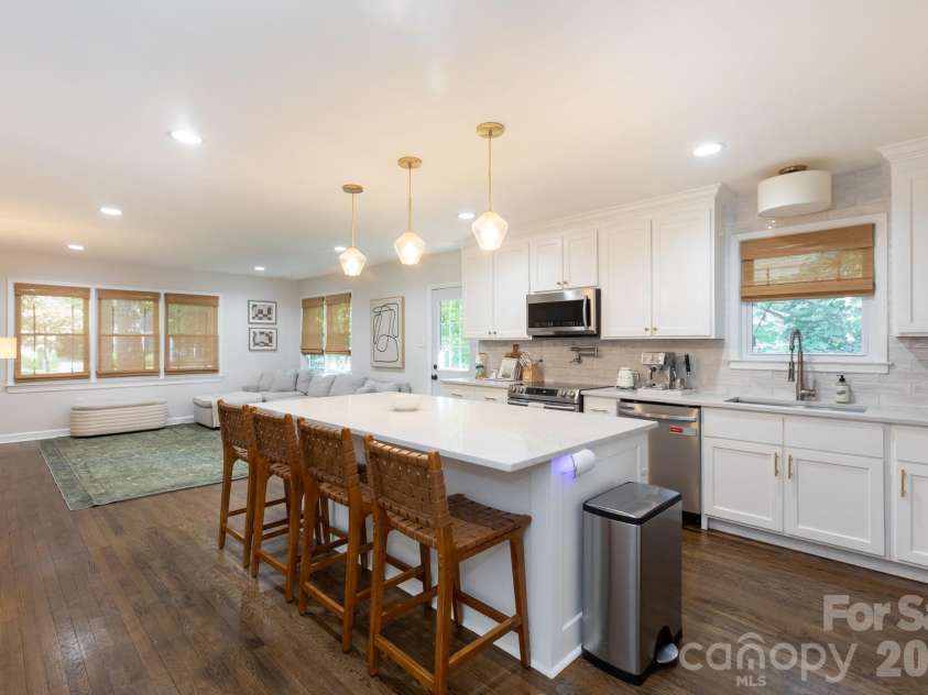 1305 Morningside Drive, Charlotte, NC 28205.  MLS# CAR4364091, YatesRealty ID 10642. Kitchen