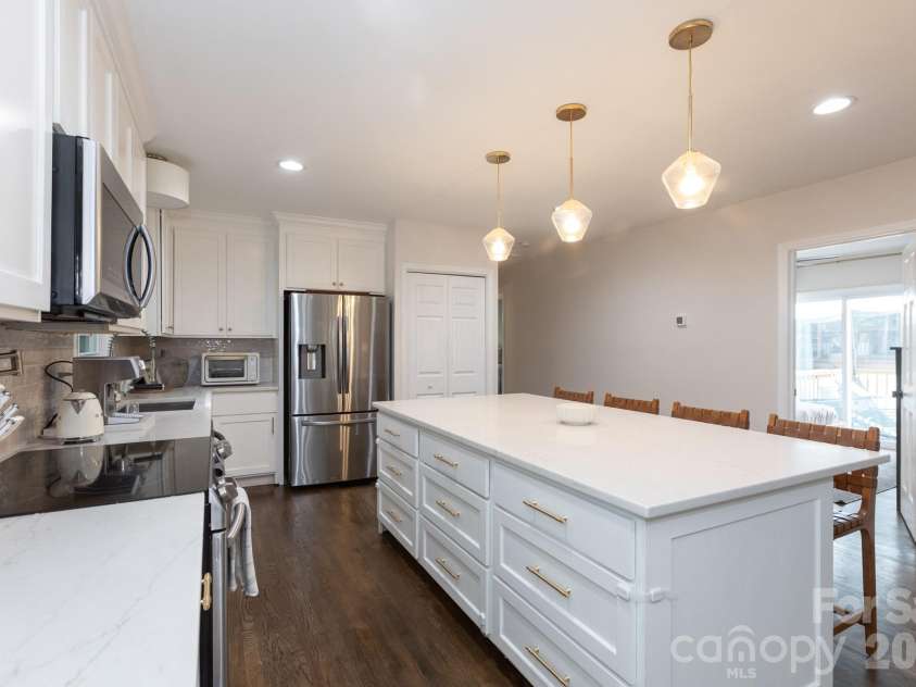 1305 Morningside Drive, Charlotte, NC 28205.  MLS# CAR4364091, YatesRealty ID 10642. Kitchen
