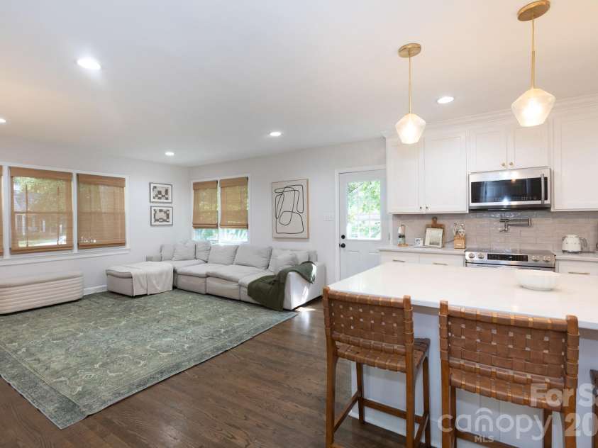 1305 Morningside Drive, Charlotte, NC 28205.  MLS# CAR4364091, YatesRealty ID 10642. Kitchen/Living Room