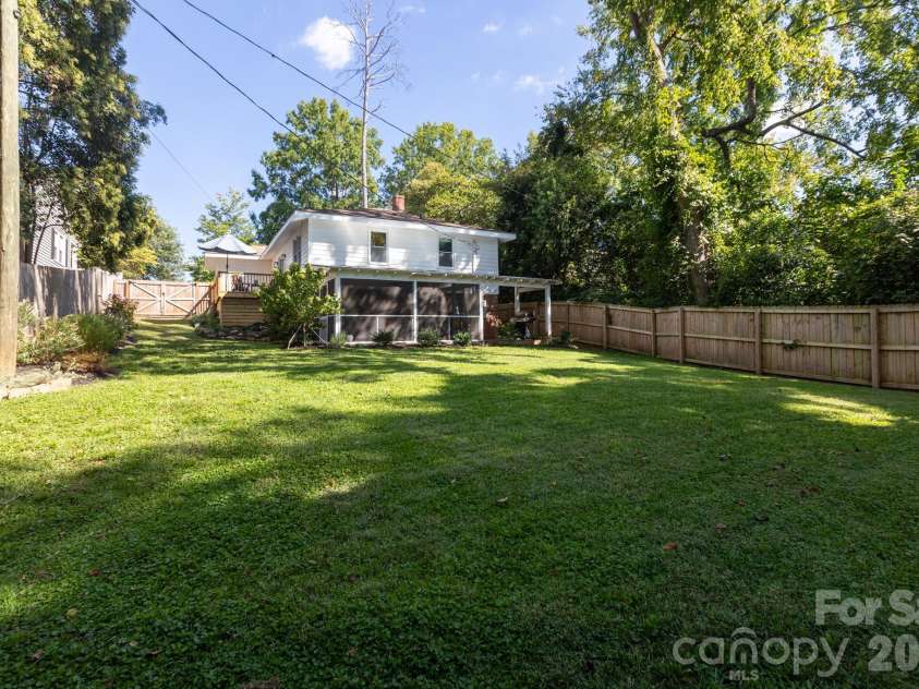 1305 Morningside Drive, Charlotte, NC 28205.  MLS# CAR4364091, YatesRealty ID 10642. Large Fenced Yard
