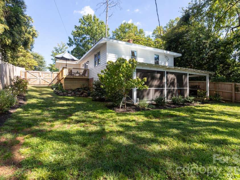 1305 Morningside Drive, Charlotte, NC 28205.  MLS# CAR4364091, YatesRealty ID 10642. Large Fenced Yard